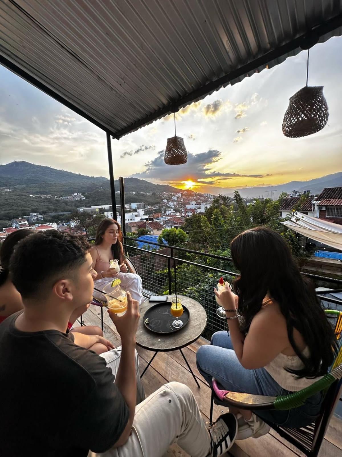 Urban Hostal San Gil- Piscina Restaurante Bar 外观 照片