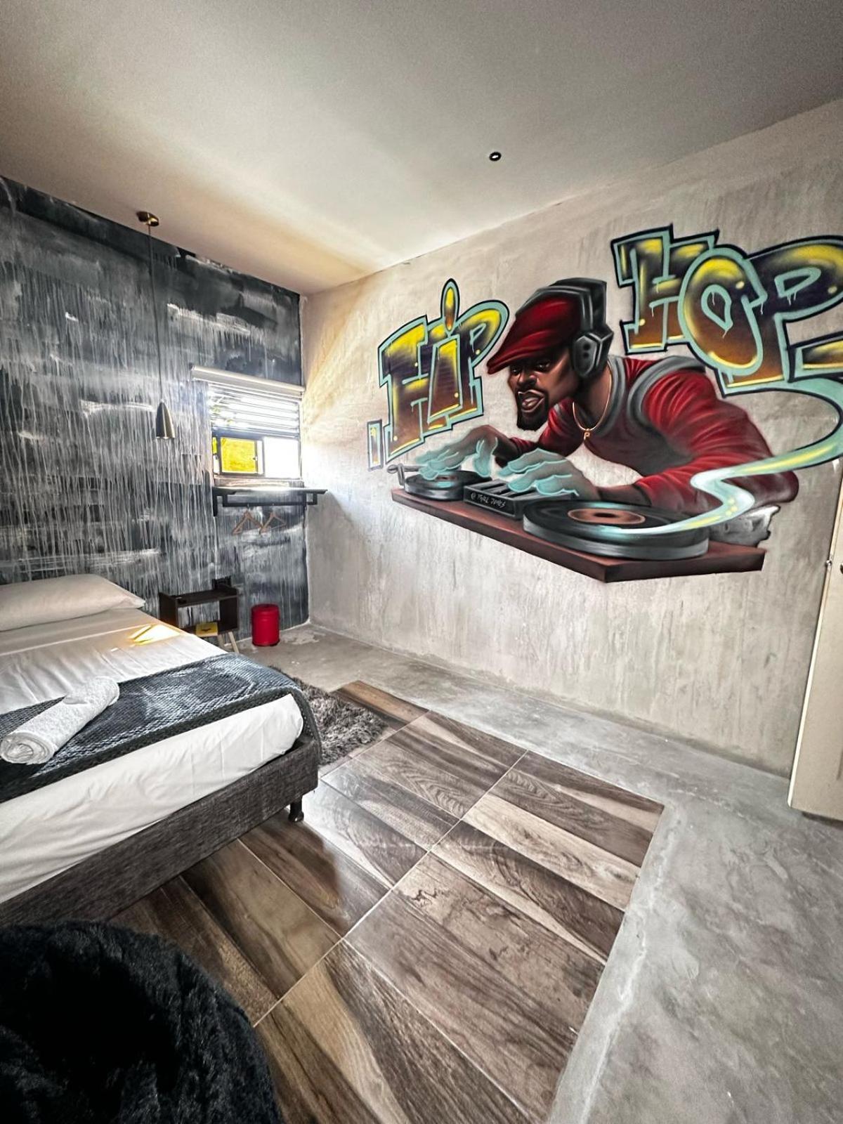 Urban Hostal San Gil- Piscina Restaurante Bar 外观 照片